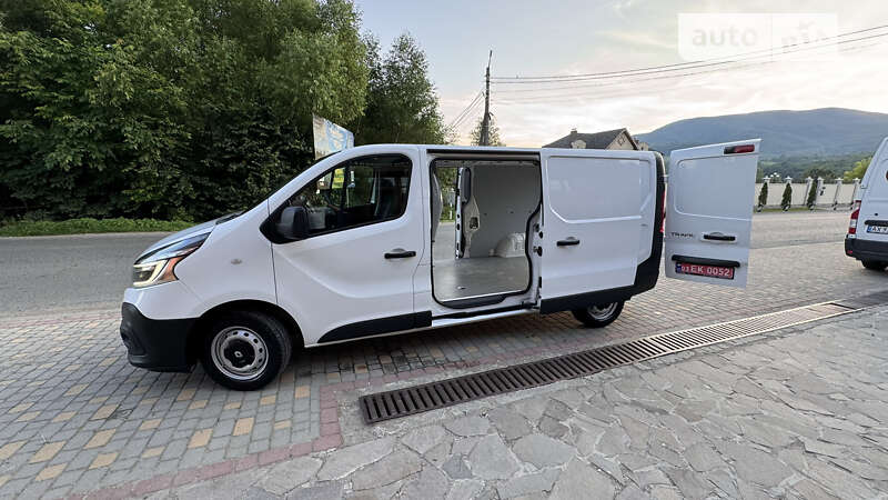 Вантажний фургон Renault Trafic 2021 в Сваляві