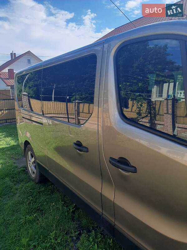 Мінівен Renault Trafic 2016 в Чернівцях