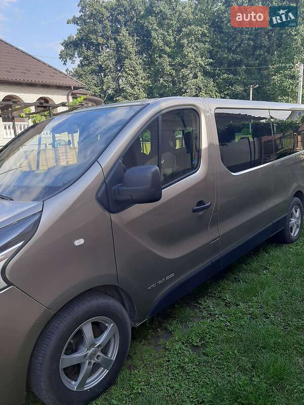Мінівен Renault Trafic 2016 в Чернівцях