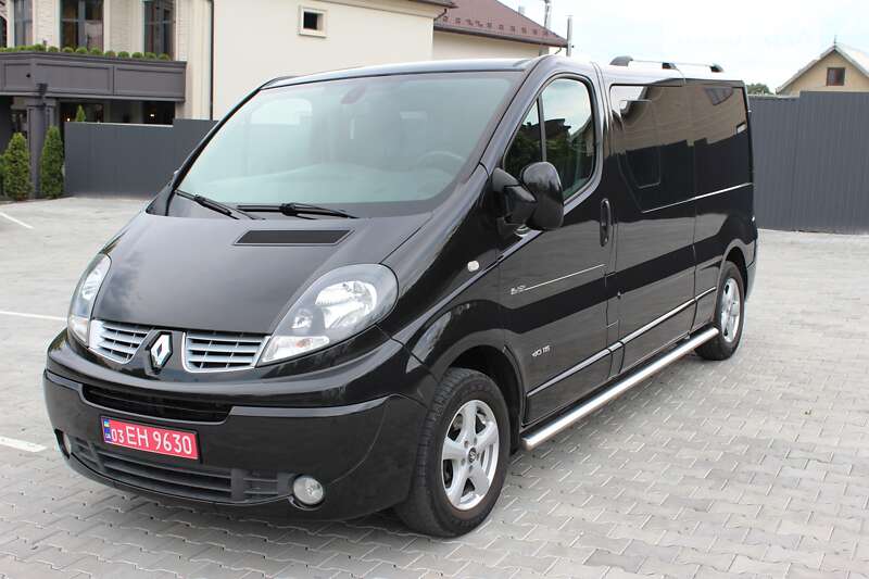 Мінівен Renault Trafic 2013 в Чернівцях