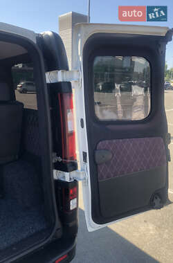 Минивэн Renault Trafic 2015 в 