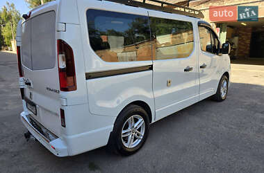 Минивэн Renault Trafic 2015 в 