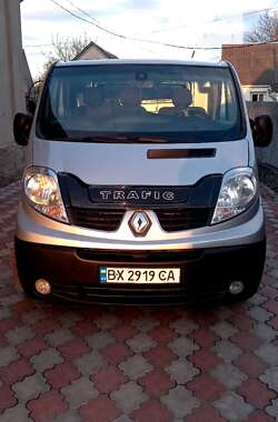 Вантажний фургон Renault Trafic 2013 в Полонному