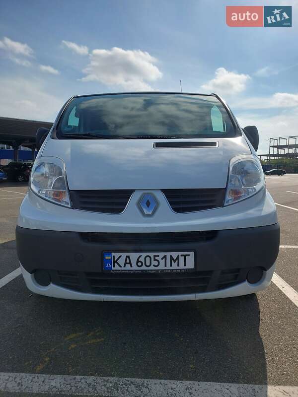 Минивэн Renault Trafic 2014 в 