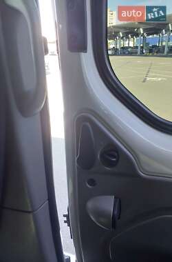 Минивэн Renault Trafic 2014 в 