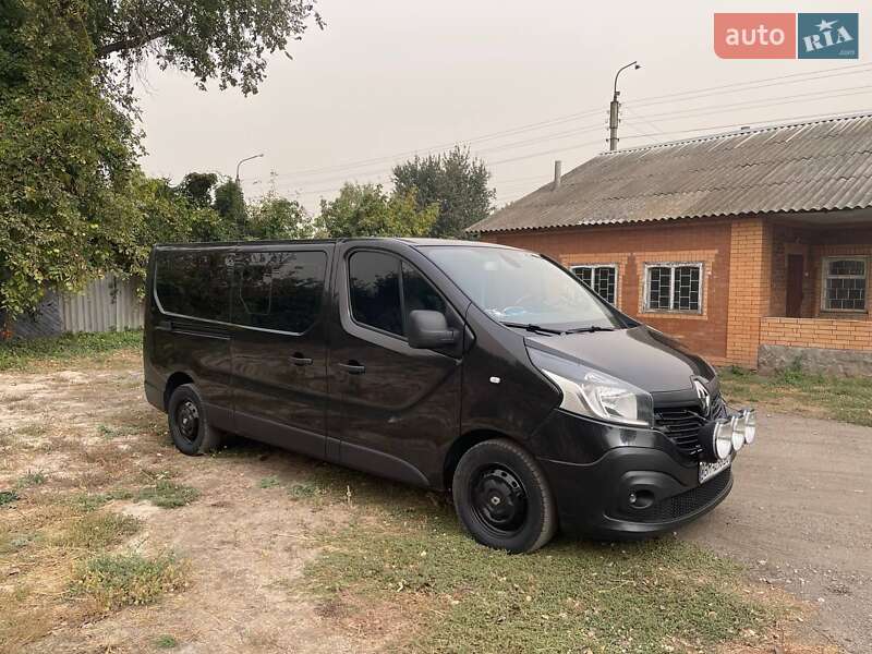 Минивэн Renault Trafic 2016 в 