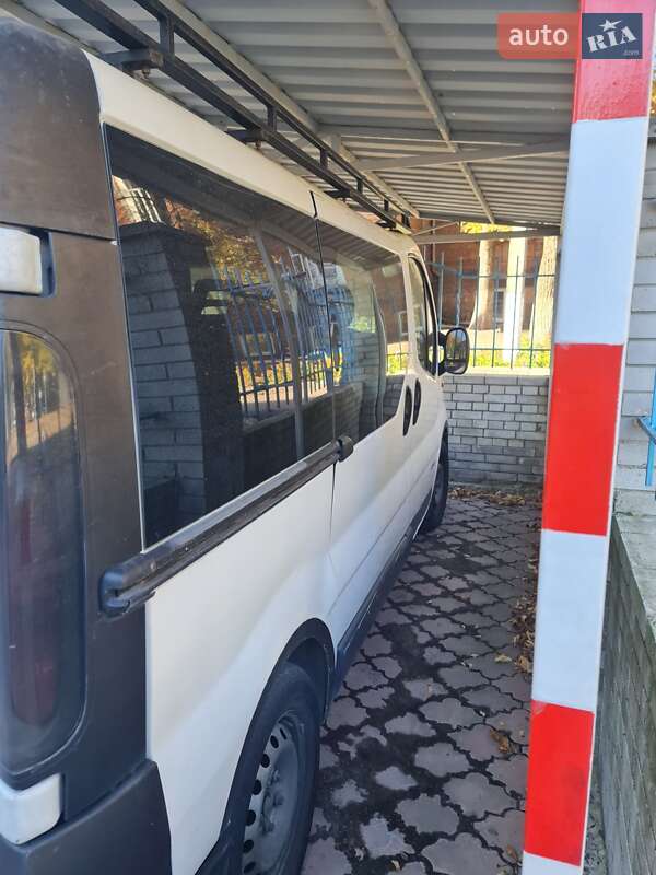 Минивэн Renault Trafic 2004 в 