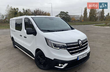 Вантажопасажирський фургон Renault Trafic 2022 в Києві