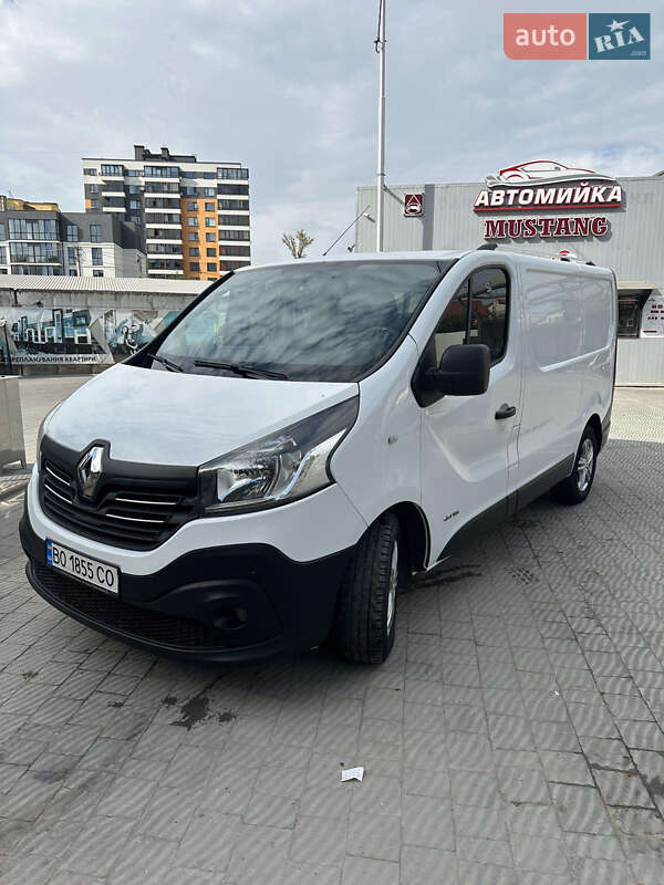 Вантажний фургон Renault Trafic 2015 в Тернополі