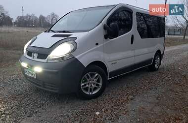 Минивэн Renault Trafic 2006 в Ромнах