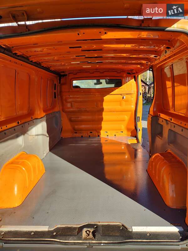 Грузовой фургон Renault Trafic 2013 в Львове