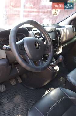 Минивэн Renault Trafic 2015 в 