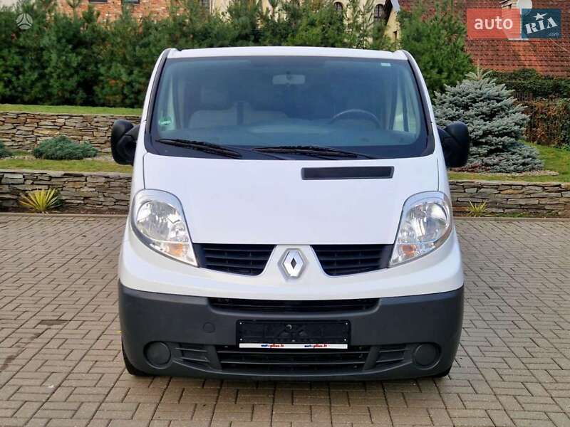 Минивэн Renault Trafic 2013 в 