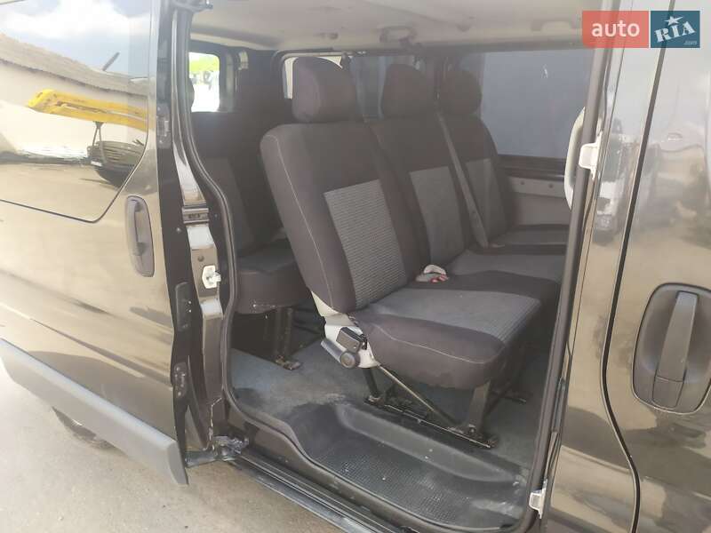 Минивэн Renault Trafic 2011 в 
