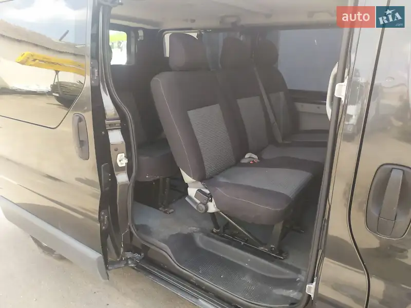 Минивэн Renault Trafic 2011 в 