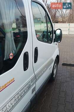 Минивэн Renault Trafic 2004 в 