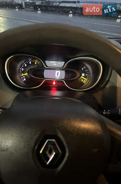 Грузовой фургон Renault Trafic 2015 в 