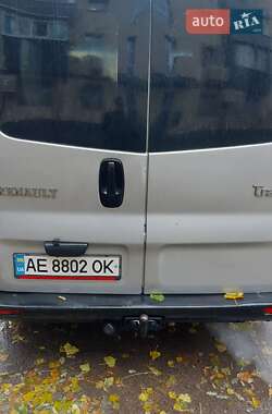 Вантажопасажирський фургон Renault Trafic 2004 в Дніпрі