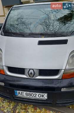 Вантажопасажирський фургон Renault Trafic 2004 в Дніпрі