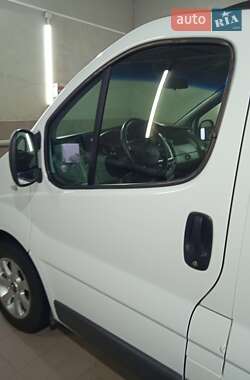 Грузопассажирский фургон Renault Trafic 2011 в Львове