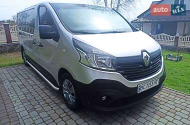 Минивэн Renault Trafic 2015 в 
