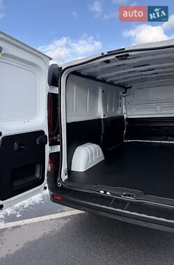 Грузовой фургон Renault Trafic 2024 в 