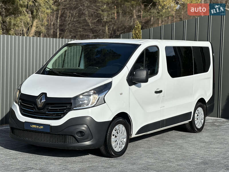 Минивэн Renault Trafic 2015 в 