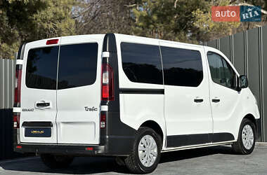 Минивэн Renault Trafic 2015 в 