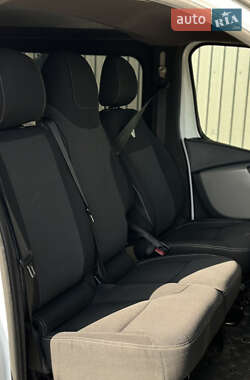 Минивэн Renault Trafic 2015 в 