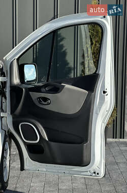 Минивэн Renault Trafic 2015 в 