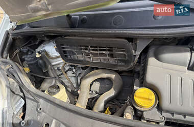 Грузовой фургон Renault Trafic 2013 в 