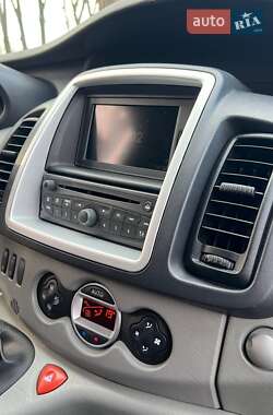 Минивэн Renault Trafic 2013 в 
