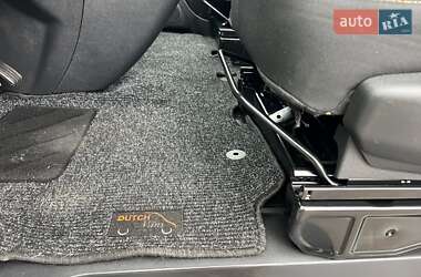 Грузопассажирский фургон Renault Trafic 2018 в 
