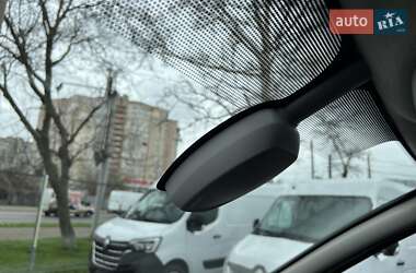 Грузопассажирский фургон Renault Trafic 2018 в 