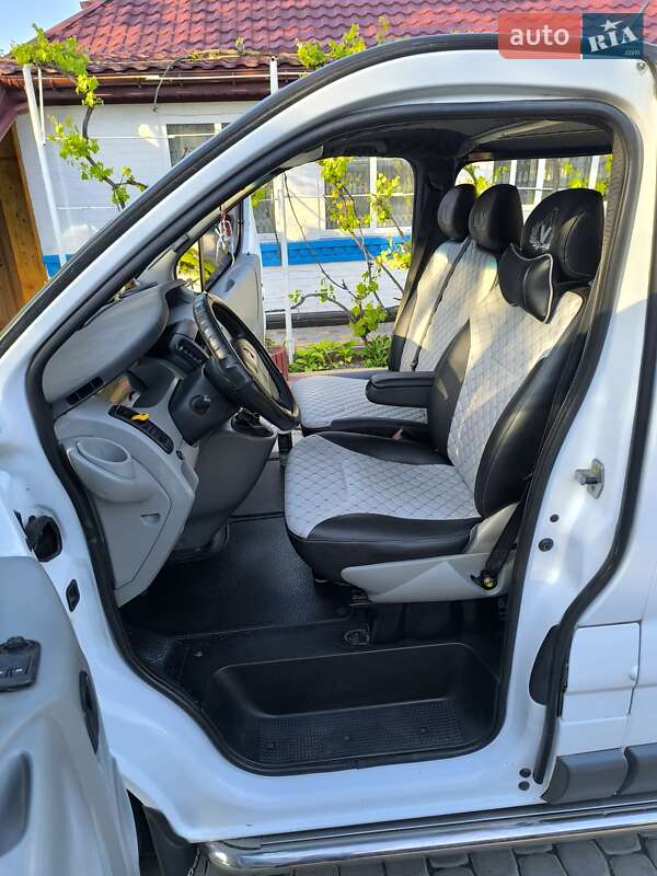 Минивэн Renault Trafic 2005 в Гайсине