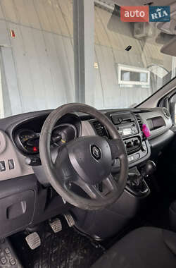 Грузовой фургон Renault Trafic 2015 в 