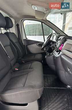 Грузовой фургон Renault Trafic 2015 в 