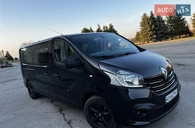Минивэн Renault Trafic 2016 в 