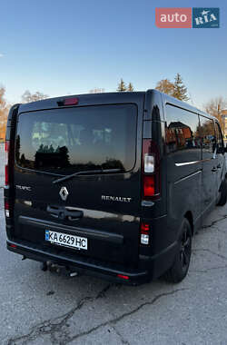 Минивэн Renault Trafic 2016 в 