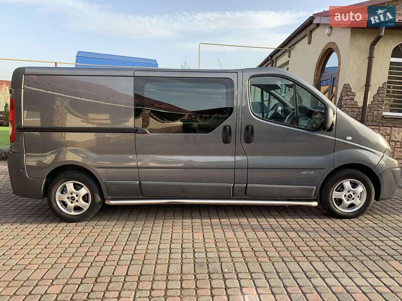 Грузовой фургон Renault Trafic 2012 в 