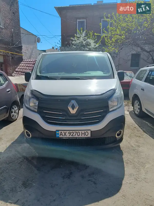 Минивэн Renault Trafic 2016 в 