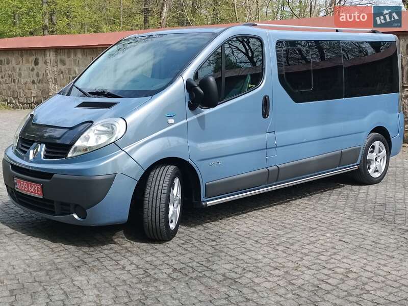 Минивэн Renault Trafic 2012 в 