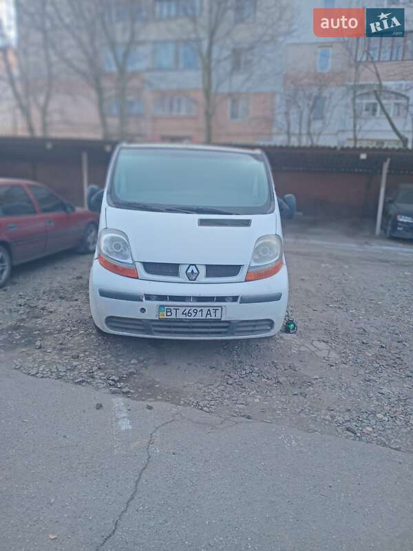 Грузопассажирский фургон Renault Trafic 2005 в 