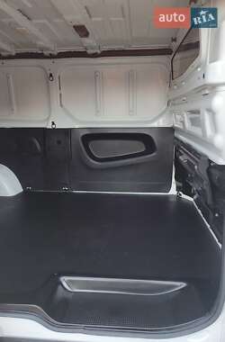 Вантажний фургон Renault Trafic 2022 в 