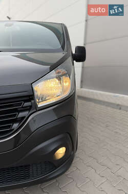 Минивэн Renault Trafic 2016 в 