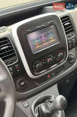 Минивэн Renault Trafic 2016 в 
