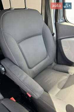 Минивэн Renault Trafic 2016 в 