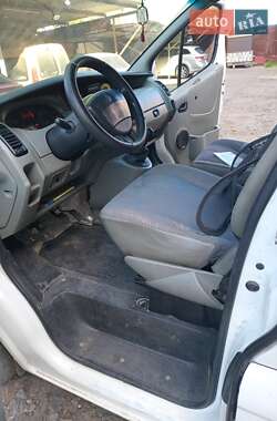 Грузопассажирский фургон Renault Trafic 2005 в 