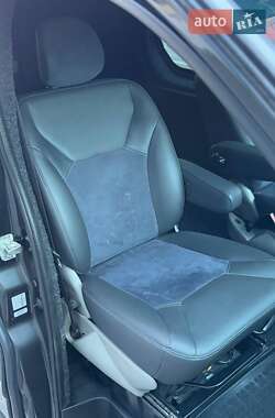 Вантажопасажирський фургон Renault Trafic 2011 в 