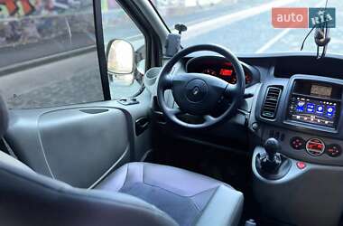 Вантажопасажирський фургон Renault Trafic 2011 в 